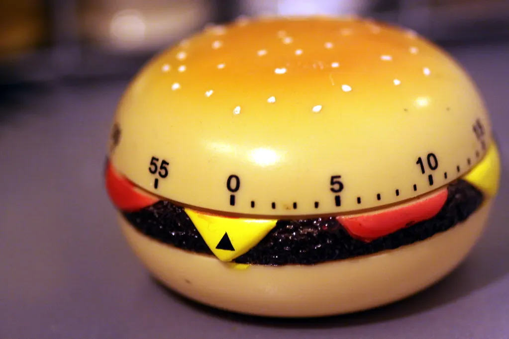 Kitchen timer showing a measured pause